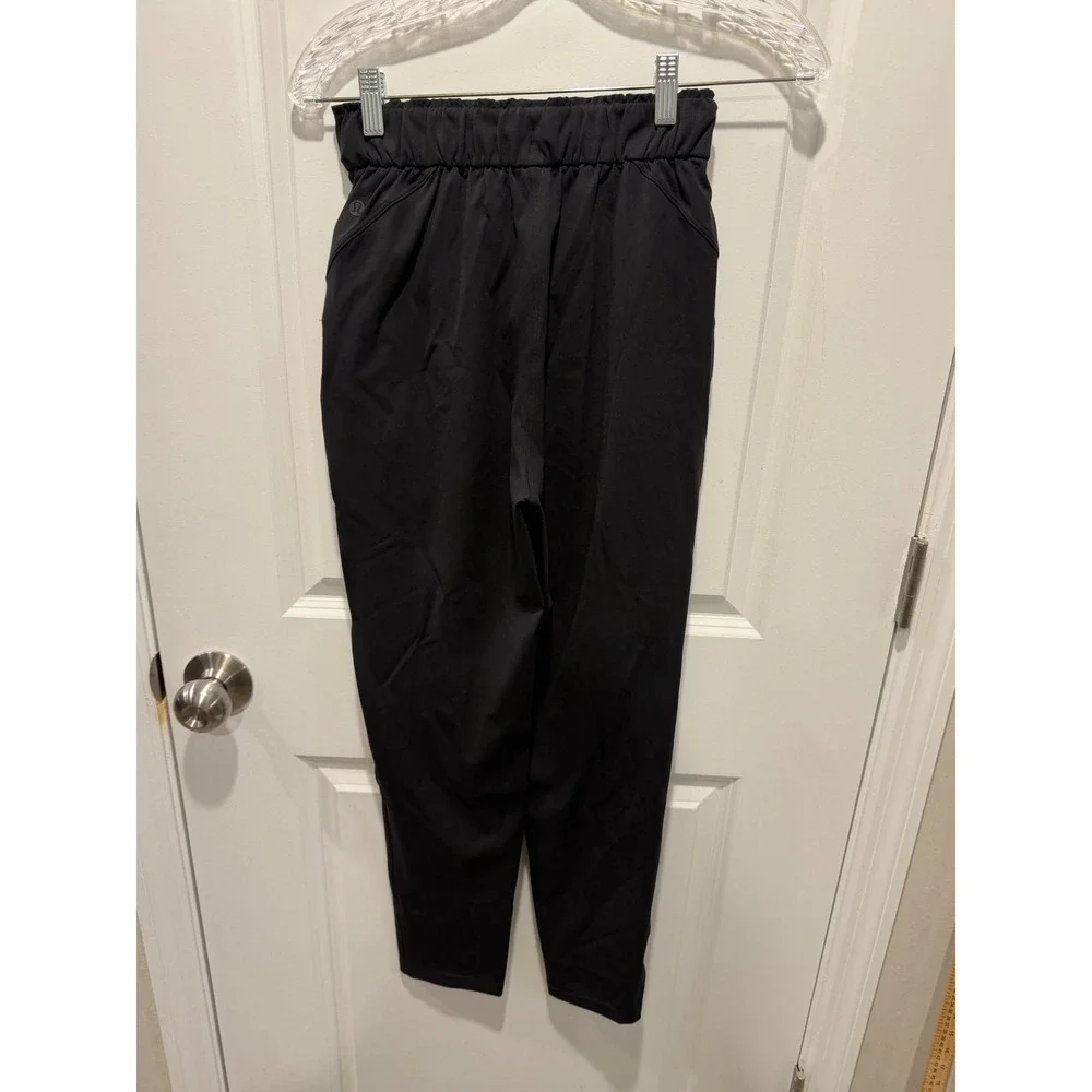 lululemon Women Tapered Pants Paperbag‎ Waist Black Size 8